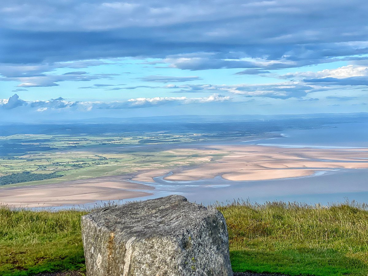 Post work views from the top of #criffel looking over the Solway.  Such a beautiful part of the world we live in. <a href="/DGStandard/">Dumfries Standard</a> <a href="/VisitScotland/">VisitScotland</a> #DumfriesandGalloway <a href="/DGNHS/">NHS DG</a>