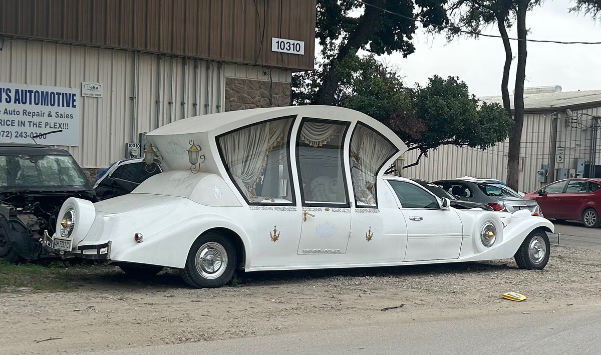willis_raming's tweet photo. @thegrandtour Saw one of them in Dallas, TX the other day. https://t.co/KLZ2ggfCCr