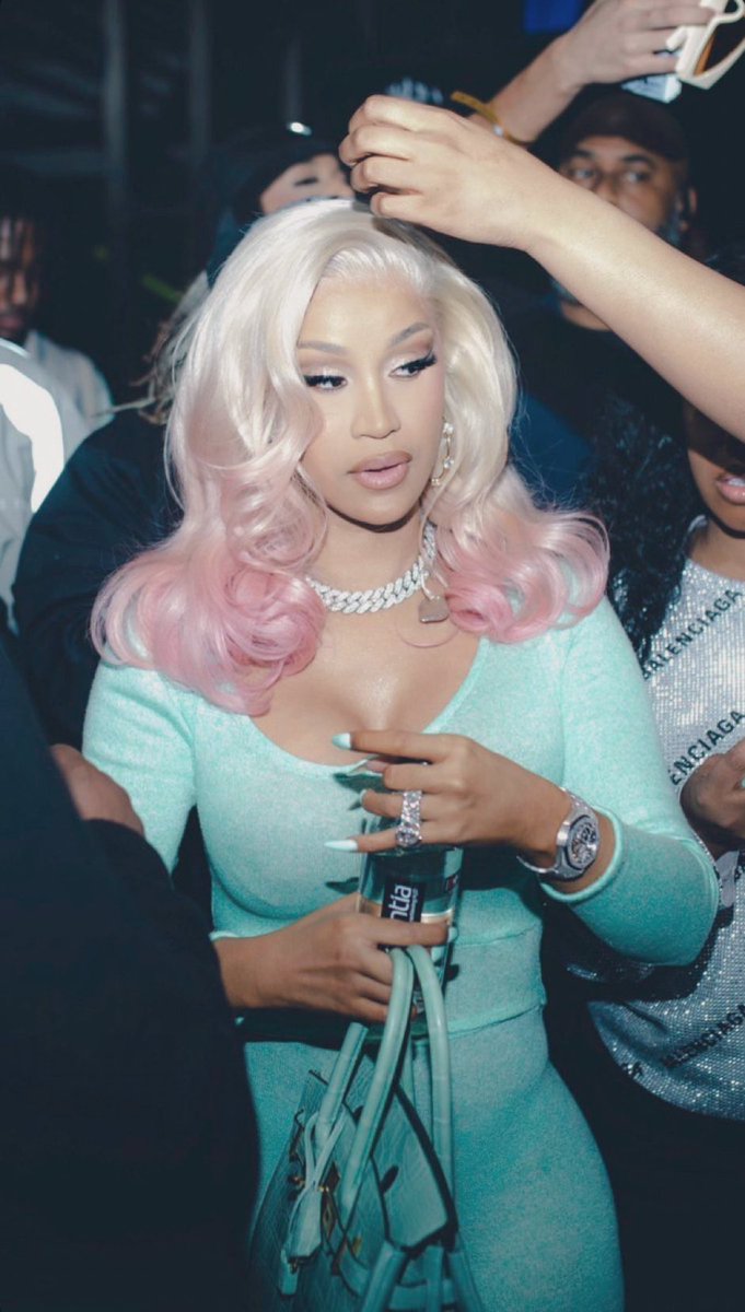Cardi B has now surpassed 111 MILLION RIAA certified units despite only having one album out.

She remains the 7th highest certified female artist of ALL TIME. ✨