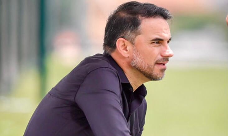 SherlockGalo's tweet photo. Rodrigo Caetano enviou uma carta aos MECENAS e demais membros do colegiado demonstrando seu desejo em sair do clube ao final deste ano

A diretoria vai tentar até lá convencê-lo de permanecer https://t.co/eKfy71fnxh