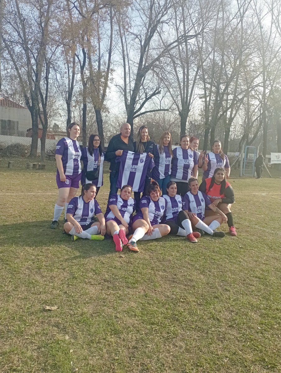 OscarTedescoSEC's tweet photo. Este domingo 25/6 se jugaron los torneos de fútbol 5 Masculino y femenino. Gracias a toda la comisión directiva, delegad@s y compañer@s participantes de esta hermosa jornada deportiva ⚽
@CarlosPerezSEC @m_migliore @Rociotweet @ChrisSosaSEC @NatyGonzalezSEC @Sergio_OrtizOk https://t.co/LxnCF5FyOA