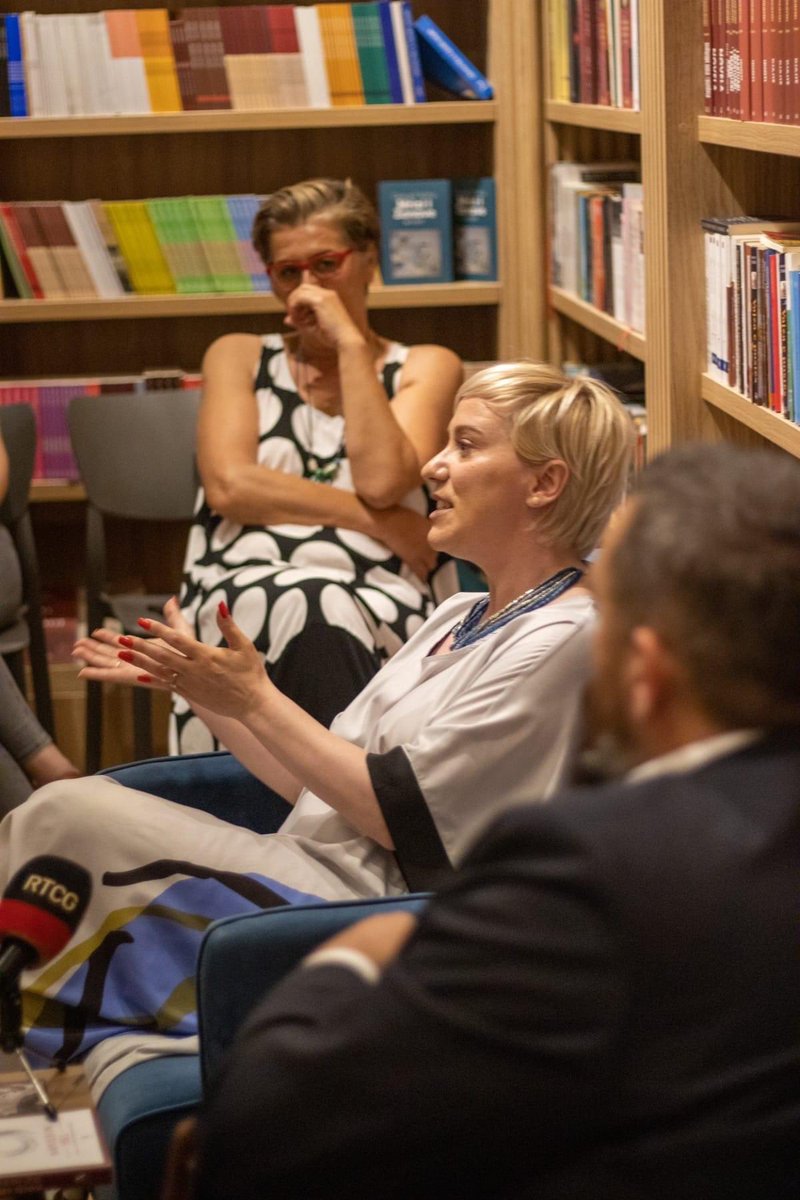 HalimiSibel's tweet photo. Në Ulqin🤍

Jashtëzakonisht e lumtur të bashkëbisedoja me intelektualët e Ulqinit për temën e një rëndësie të veçantë siç është “Shoqëria dhe Politika në formësimin e diskursit publik e gjinor”. https://t.co/WHxTvhOXwG