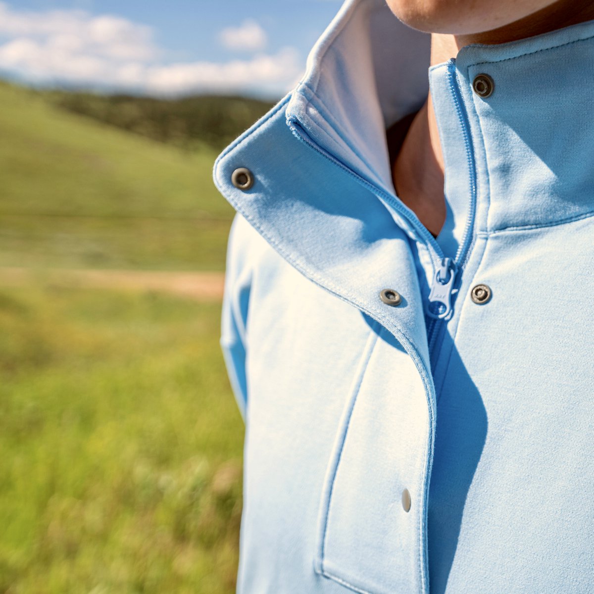 ferastyle's tweet photo. Step up your #offdutymodel look this summer with new our Courtney high-neck pullover. 

Perfect for on the street, at home, or on your favorite hiking trail. ✨ 
 
Who else is obsessed with this color as much as we are? 🙋‍♀️ 💙 

https://t.co/STJcT7hsLo

#FERAStyle #summeraprès https://t.co/Jia7gg7Scu