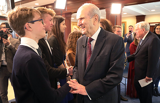 lu_rocas's tweet photo. “It doesn’t matter what your career is or what your circumstances may be…. If you will #ReadTheScriptures daily, you will have spiritual life insurance.”🚑
—President @NelsonRussellM https://t.co/z2rQnoE2ge