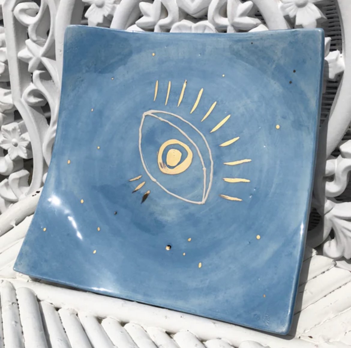 BlueMATI_'s tweet photo. Eye plate
Handmade 20 x 20cm  ceramic square eye plate with 18k gold detail

*not suitable for microwave
https://t.co/GCBfdpOXzt https://t.co/FMgrb2sazB