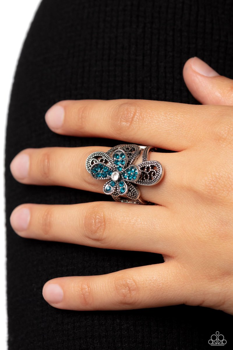 We know somebody wants this ring to satisfy their Monday blues🌀💎🩵,  we’re just unsure who😅.

🔗🛍️Shop here: paparazziaccessories.com/1091486 ✨🌀🩵🦋🛍️

#Mondayblues❄️ #MondayMood🧚🏽‍♀️ #Mondayvibes⚡️ #jewelryoftheday💍 #jewelryfashion #jewelrytrends #jewelry #fashionblogger #fashion💧