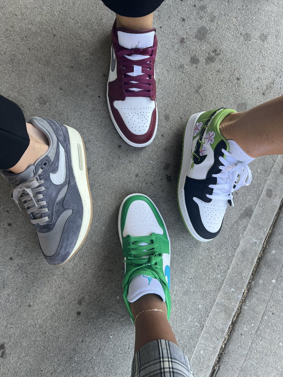 A little 🔥 on the 👟 for this #MotivationalMonday at @WomenLeadersCS  Institutes! 💚💙