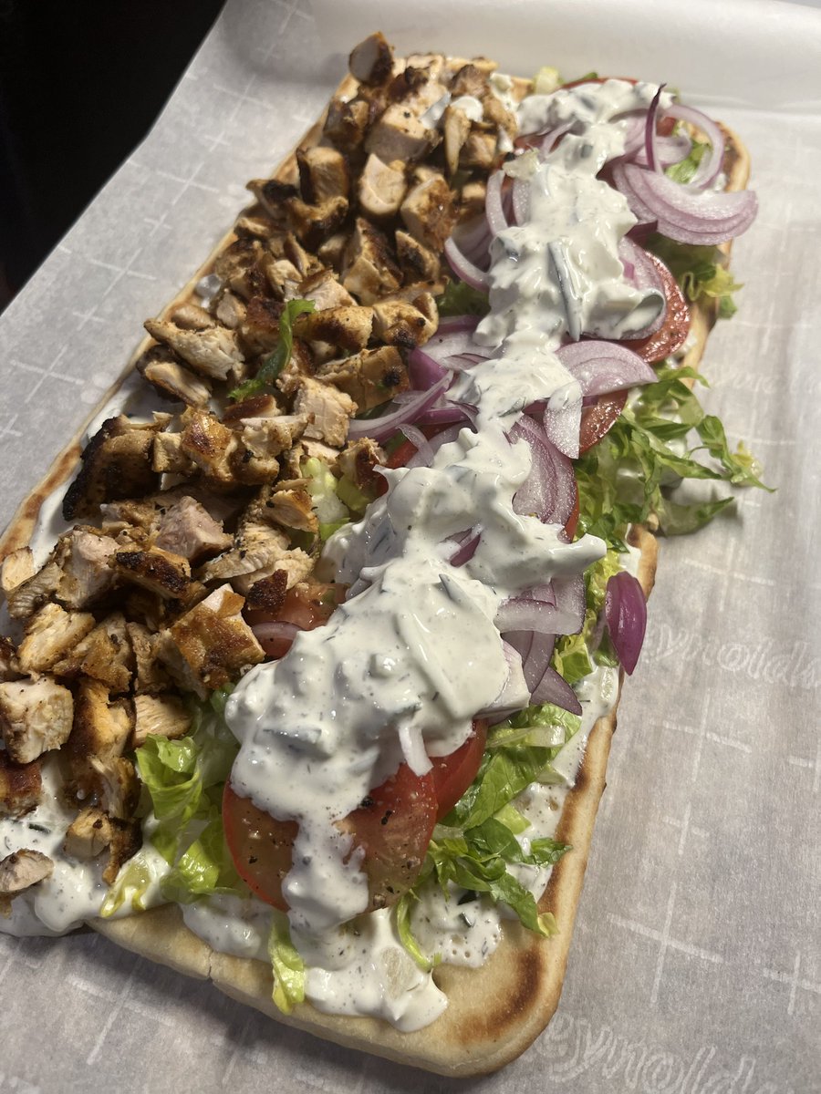 AtHomeCooking_'s tweet photo. Made a chicken shawarma on flatbread for dinner 😮‍💨👊🏽

Officially a fan! 
Putting this on the channel soon! 
#dinner https://t.co/SJ5SpnRf25