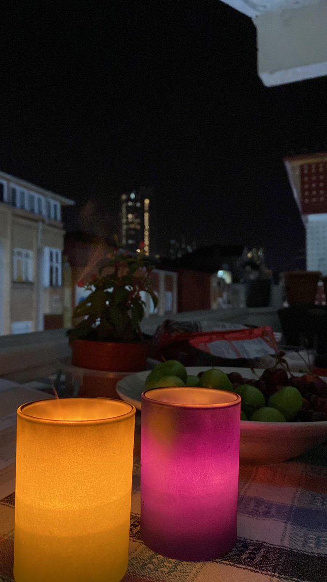 Balkon akşamları fm Sezen Aksu dan küçüğüm şarkısıyla -ne kadar az yol almışım , ne kadar az yolun başındaymışım meğer.. diyerek kapatalım