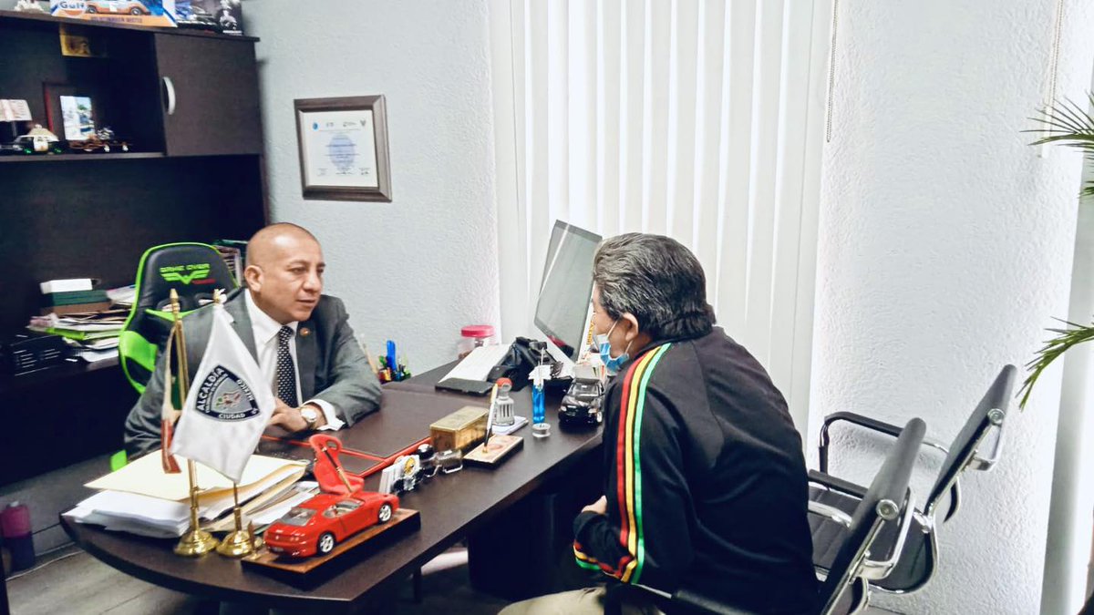 Dirección de Gobierno Alcaldía Cuajimalpa (@cuajimalpagob) on Twitter photo Empezando la semana atendiendo a los amigos y vecinos de #Cuajimalpa.
Es un placer poder tener su confianza, para seguir trabajando juntos y de la mano por el bien común de las diferentes colonias.
Trabajando para ti y tu familia.
#DirecciónDeGobierno #Cdmx <a href="/AdrianRubalcava/">Adrián Rubalcava</a> Empezando la semana atendiendo a los amigos y vecinos de #Cuajimalpa.
Es un placer poder tener su confianza, para seguir trabajando juntos y de la mano por el bien común de las diferentes colonias.
Trabajando para ti y tu familia.
#DirecciónDeGobierno #Cdmx <a href="/AdrianRubalcava/">Adrián Rubalcava</a>