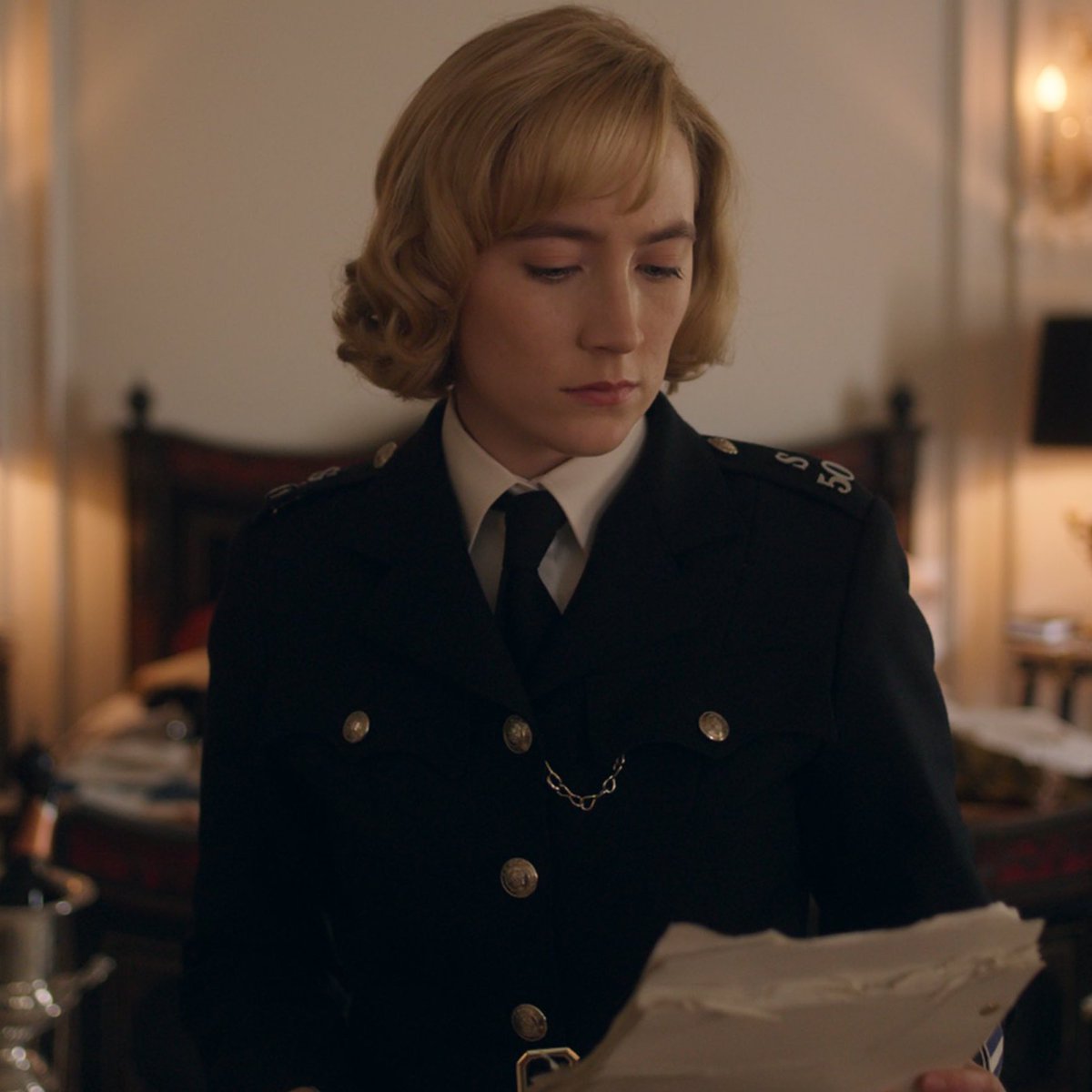 saoirse ronan in see how they run (2022)