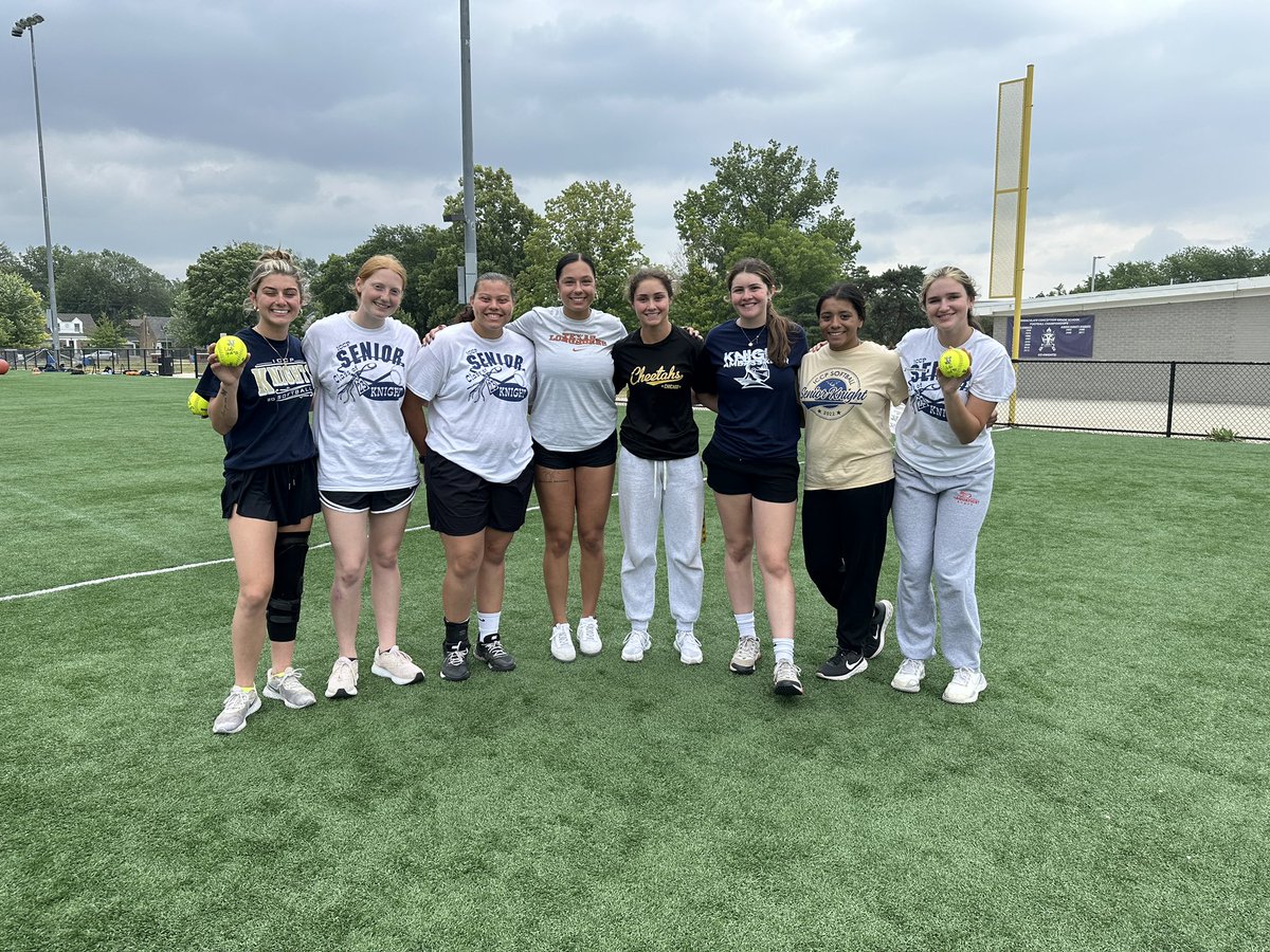 Great first day of camp, and a very special guest <a href="/estelleczech/">Estelle Czech</a> !! The girls got to learn a lot today!! Excited for the rest of the week!! <a href="/FrankReaber7/">Frank Reaber</a>