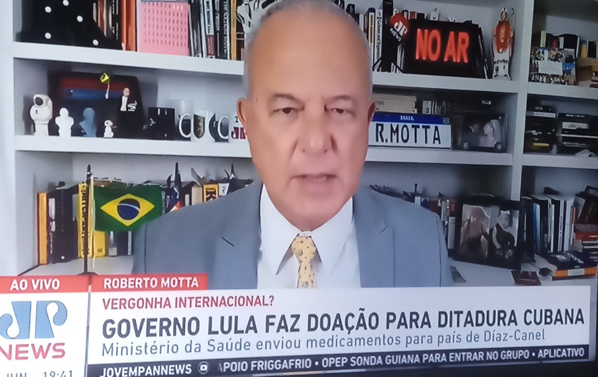 Lula envia medicamentos contra HIV e DST ( sífilis, Blenorragia)para a DITADURA CUBANA. Quem autorizou , onde está o MP e a PGR ? Nossa saúde está tão bem assim ? Os brasileiros têm esses medicamentos na Rede Pública de Saúde ?