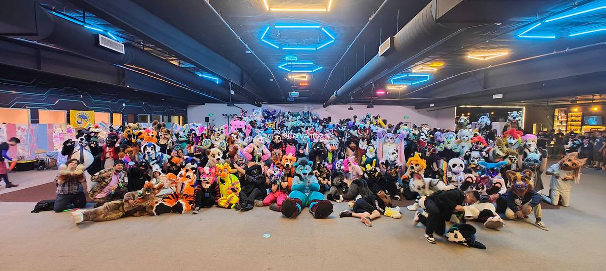 retropawss's tweet image. Real Maw moment!! I love my friends sm they made maw a real fun day
-
-
-
(Tags)
#furries #furryfandom #furrycomunity #fursona #furry #fandom #fursuiter #fursuit