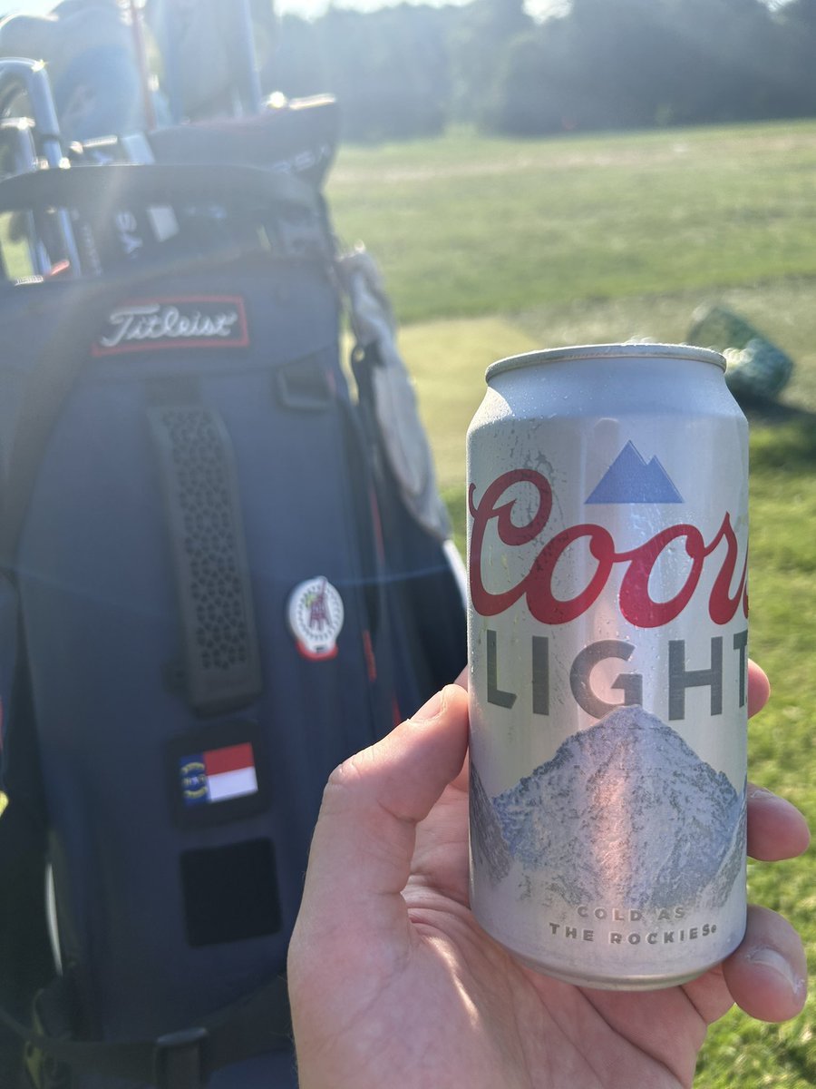 BrianAngelino's tweet photo. 🏔️®️🟦 on the range today @BarstoolBigCat @hen_ease @PFTCommenter @PMTsportsbiz #golf #dimplehead https://t.co/4GgHkId51c