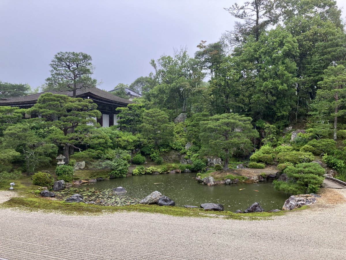 永泉様ってほんとにこんなとこ住んでんの…？VIPすぎない？ https://t.co/XqaGogKmYY