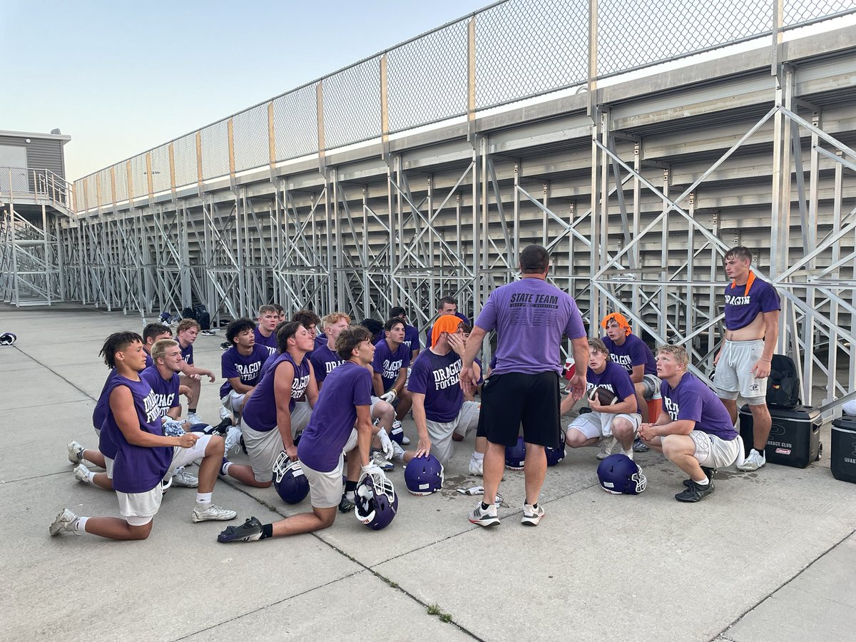 ChazWrightTV's tweet image. STAND UP PITTSBURG!!!! 

Your @PurpleDragonFB team are the Joplin 7-on-7 Tournament Champions! 🏈🏆

They defeat Glendale in the championship game to become tournament champs! 

Not bad for a team that’s an option offense! 🔥