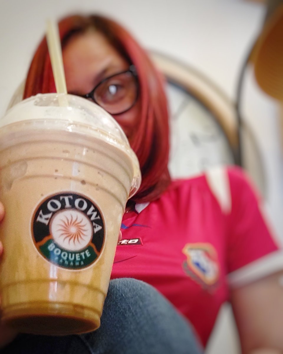 R0SSYB00P's tweet photo. Kotowa aquí ta tu barra! 
A estos haters le salió el tiro por la culata, desde que estoy aquí en @KotowaCoffee de San Francisco, ha sido gente tras gente comprando.
#YaMeFui https://t.co/oCRmgMpT2Q