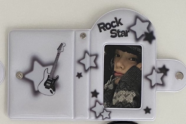 miumuin's tweet image. wtb lfs moveonto rockstar &amp;amp; fur collbook (black n white)

flexi budget / prio bnw rockstar / feta ok 

t. ph collect book photocard bns pc pcs