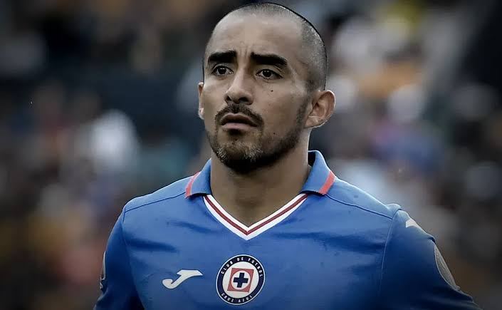 Mucho Ditta y su püta madrë, pero alguien se ha puesto a pensar en Baca?, Cruz Azul lo sacó como delincuente de la Noria y ahora el pobre cabron no agarra equipo ni ofreciéndose a jugar gratis.