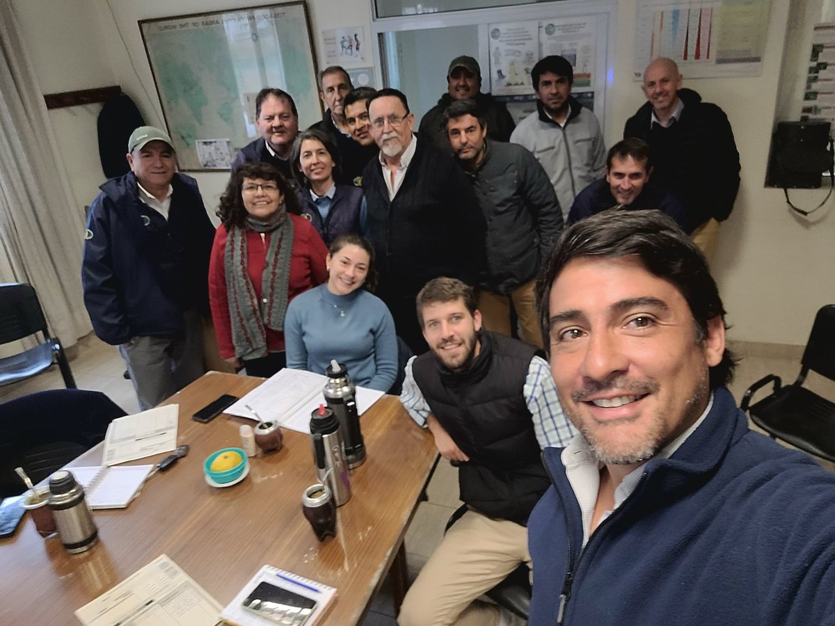 dgarciavidal's tweet photo. La semana pasada estuvimos con #Coprotab en Salta. Junto con mi colega de ST @CesarKairuz escuchamos necesidades y problemáticas de malezas en cultivo de Tabaco. A trabajar en conjunto para encontrar soluciones! #HayEquipo #STSyngenta @Syngenta_ar @raggio_pablo @Daniel1978ferre https://t.co/Ad4lwd1BJS