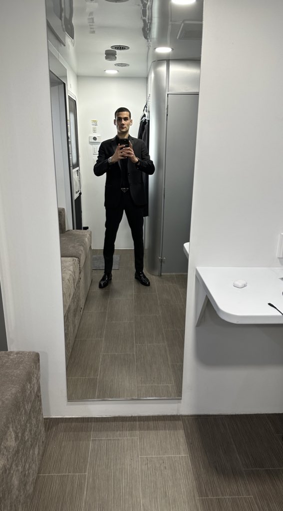 MarioNawfal's tweet photo. I told my agents to dress me up nicer. . . . They DID return my calls!! 
#KillerWhales

We'll let the PEOPLE DECIDE 👇 https://t.co/2cjqqhRMdq