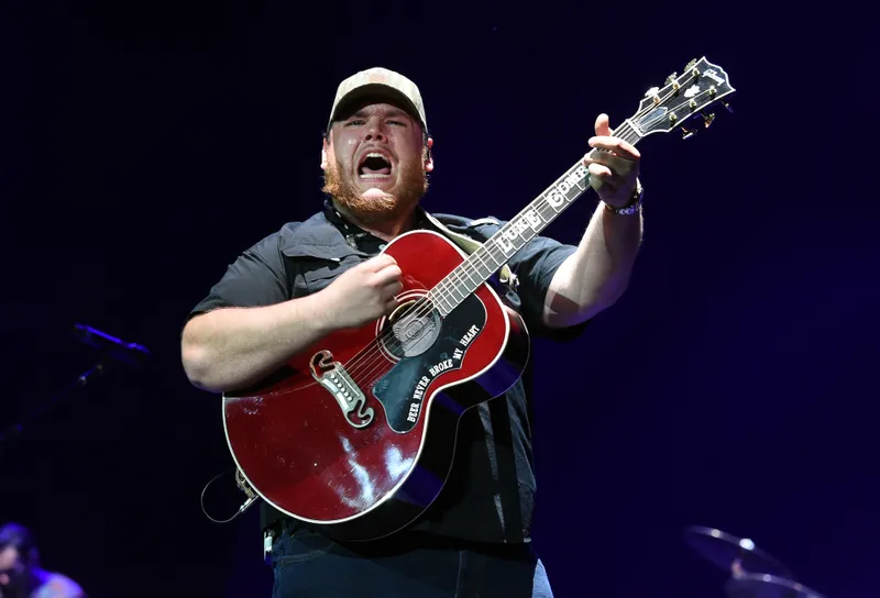 ThaPostOnline's tweet photo. "Is there a secret society dedicated to playing Morgan Wallen's 'Last Night' on repeat? 😄🎶 
  #CalmDown #BillboardCharts #CountryMusic  #Hot100  #LukeCombs #morganwallen

https://t.co/VG1U6PfHV6 https://t.co/4ZJigMZOjG