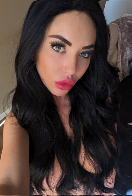 No Filter!!! Do you want to know a secret of mine?......When my eyes are this green it's because I'm<a href="/tag/brunette"class="tags"><span>#brunette</span></a><a href="/tag/greeneyes"class="tags"><span>#greeneyes</span></a><a href="/tag/topless"class="tags"><span>#topless</span></a><a href="/tag/horny"class="tags"><span>#horny</span></a><a href="/tag/braless"class="tags"><span>#braless</span></a>