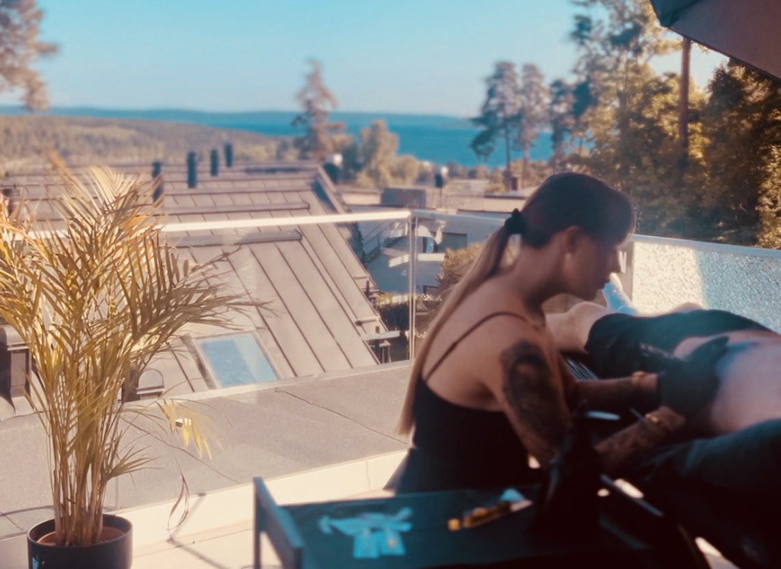 Listen up, you magnificent creative souls! Here's a nugget of wisdom for fellow artists that feel guilty for taking breaks or feel like you stagnate, wrapped in a sprinkle of note-to-self:

Take this as a piece of advice from a person (me, I am the person) that has been working