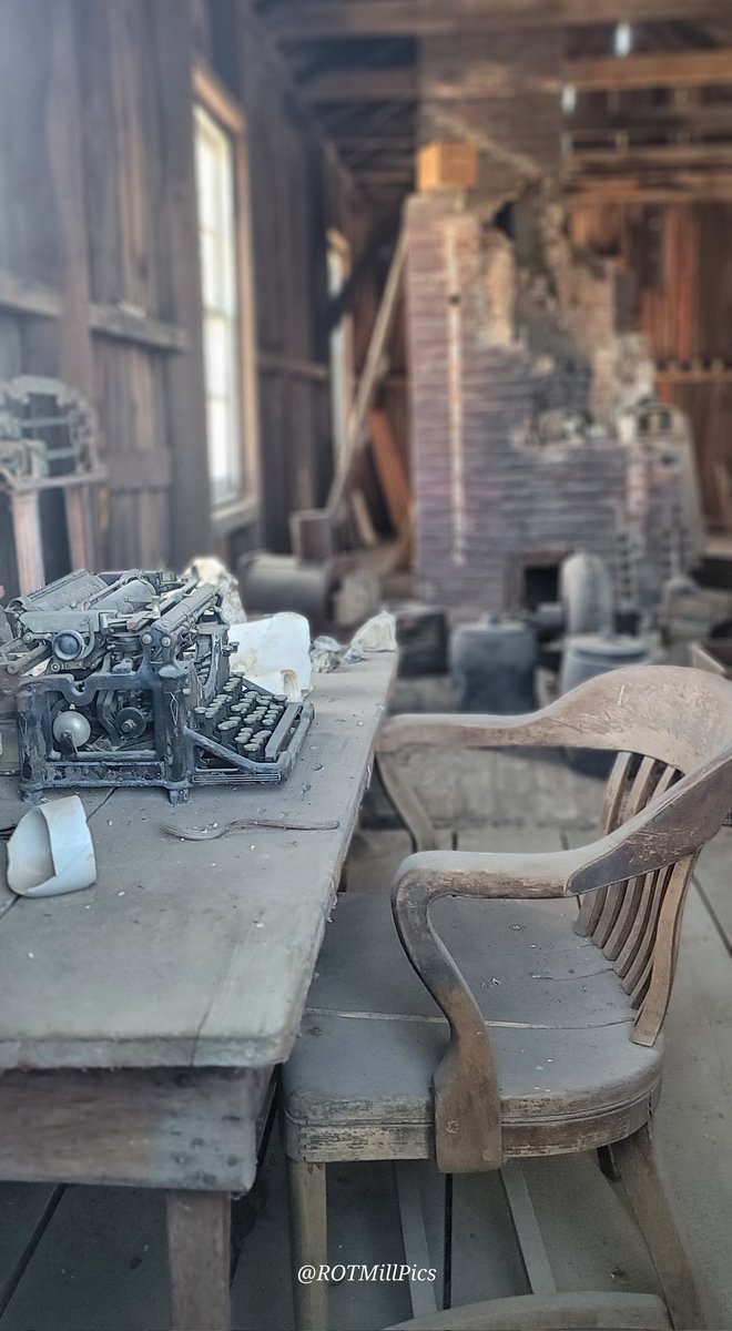 ROTMillPics's tweet photo. Love old typewriters!
#picoftheday #photooftheday #photography #photographylovers #PhotographyIsArt #abandoned #BerlinNV #ghost_town #typewriter #assayer #Nevada https://t.co/SayTtXSycn