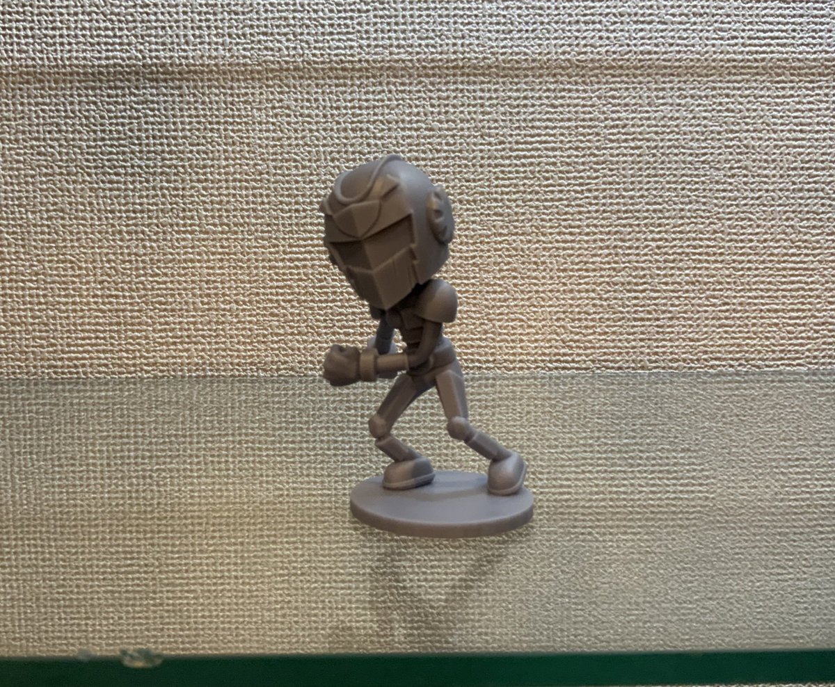 サイン会ではたくさんの方々に差し入れをいただきましたっ。ここにないものは、楽屋でみんなでいただきましたっ。ありがとうございました〜っ!!  中には作中に登場するヒーローのイラストや、シャドウジャスティスのフィギュアまで…!!熱すぎます…!!泣  #爆ぜる怪人 #ヒーローショー殺人事件
