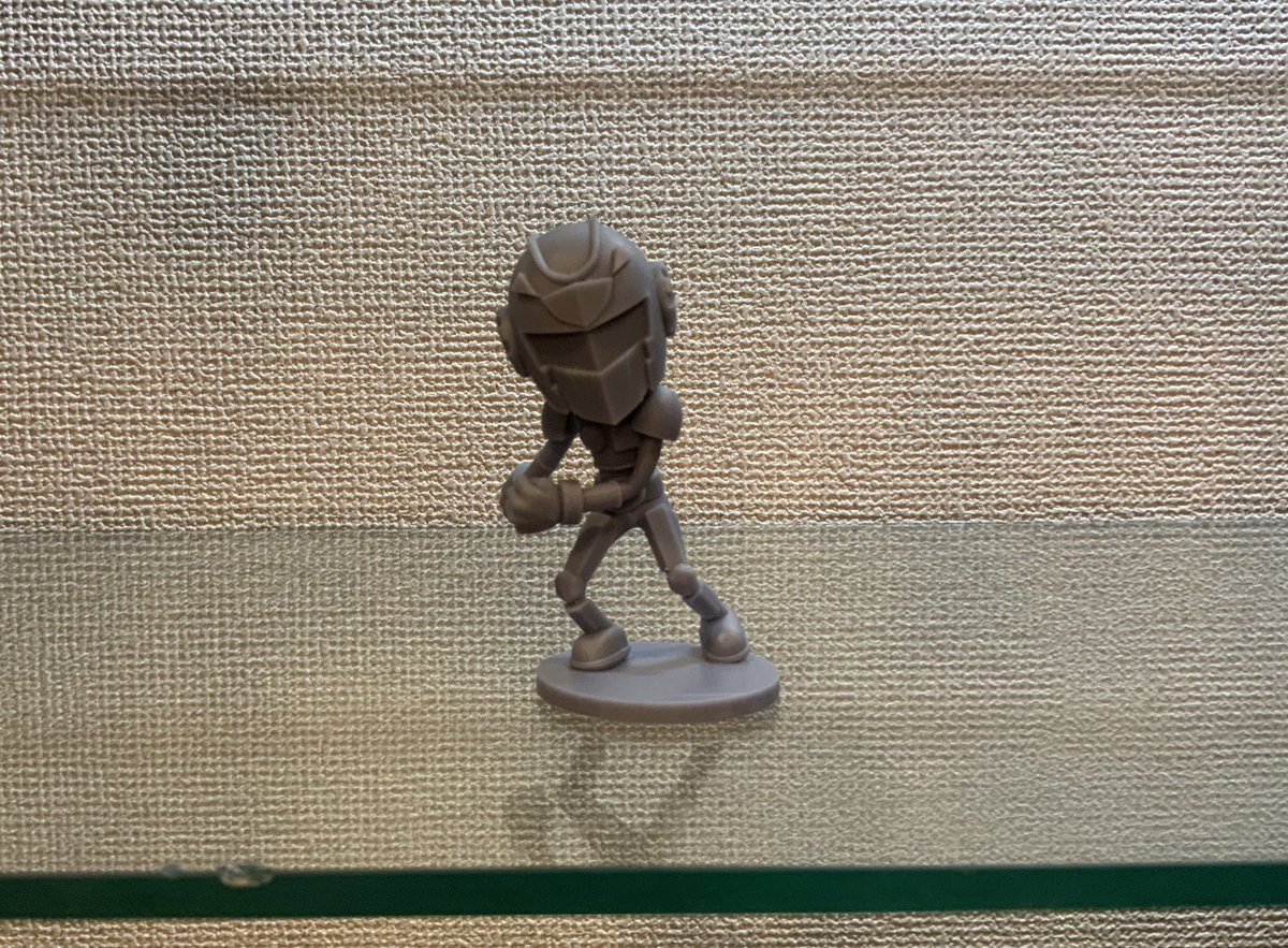 サイン会ではたくさんの方々に差し入れをいただきましたっ。ここにないものは、楽屋でみんなでいただきましたっ。ありがとうございました〜っ!!  中には作中に登場するヒーローのイラストや、シャドウジャスティスのフィギュアまで…!!熱すぎます…!!泣  #爆ぜる怪人 #ヒーローショー殺人事件