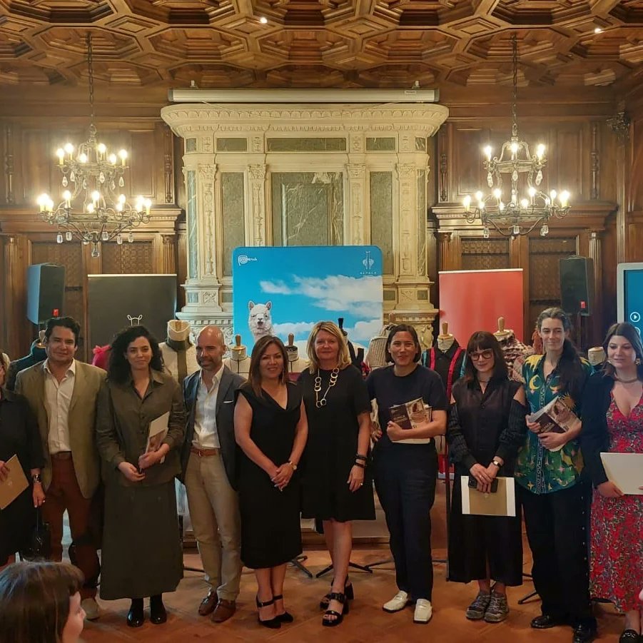 PeruMODA's tweet image. Conoce más aquí 👉 bit.ly/3NKcNpu

#PerúModa #AlpacaAwards #ModaPeruana