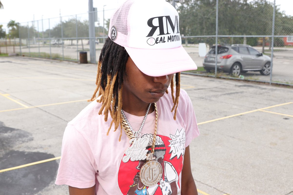 jwetcollection's tweet photo. Just dropped some dope hats check out our website ‼️ https://t.co/ovc95t6U6a https://t.co/zMYBsHPcoG