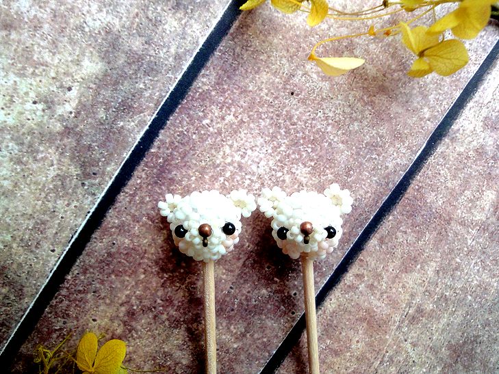 Beads_Shion's tweet photo. 試作中のテディベア頭部
某ネコ型ロボットの様な鼻を目指して試行錯誤中。
ようやく形が見えて来たところで、2つの候補で悩んでいます。
#立体ビーズ #テディベア #beadwork #3dbead #3dbeading #teddybear #handmade https://t.co/HNqVpS34Tl