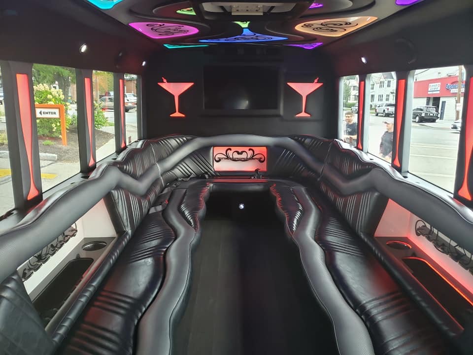 When you need a day to night Party Bus - the 24 passenger Martini Party Bus is PERFECT! Brunch, pool party, dinner, bar crawl - plan the day then enjoy the ride! 🌴🍹⛱ #scottsdalepartybus #phoenixpartybusrental #bacheloretteweekend