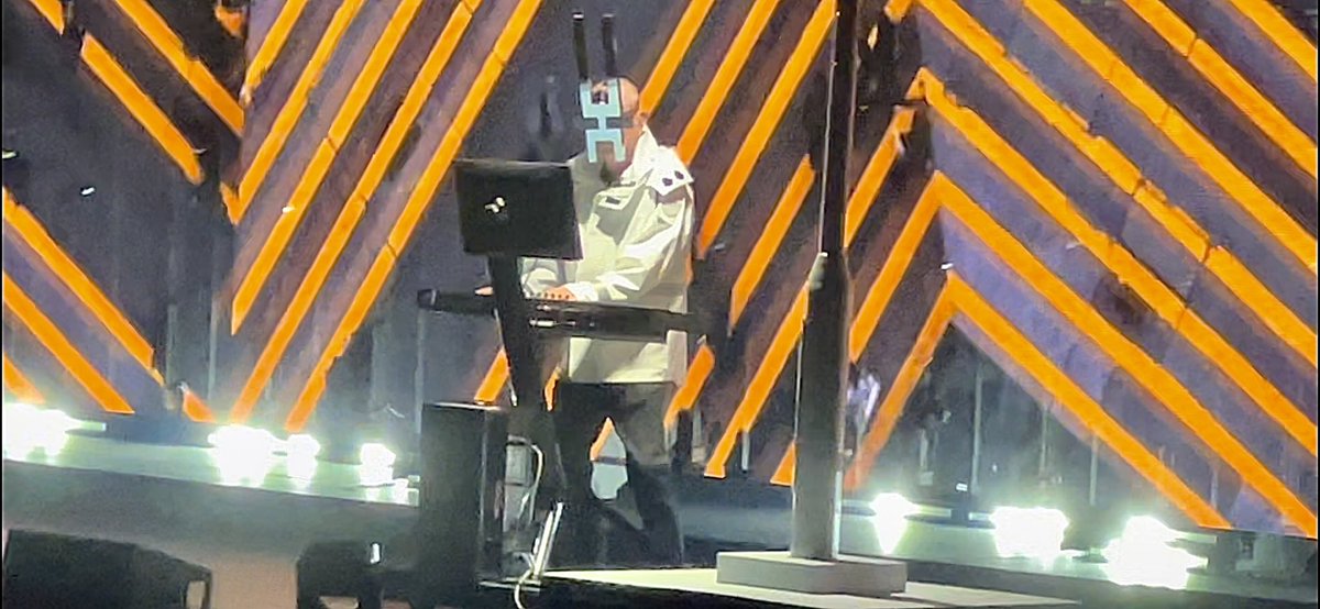 wakeman_nick's tweet image. What a way to start the week. Party time with @petshopboys at @BrightonCentre They just get better every time. And nice to see Paninaro get a dusting down tonight. I’ve been lucky to see these shows 4 times now and Brighton was by far the best crowd 👏🥳🙃
#PetText 
#Dreamworld