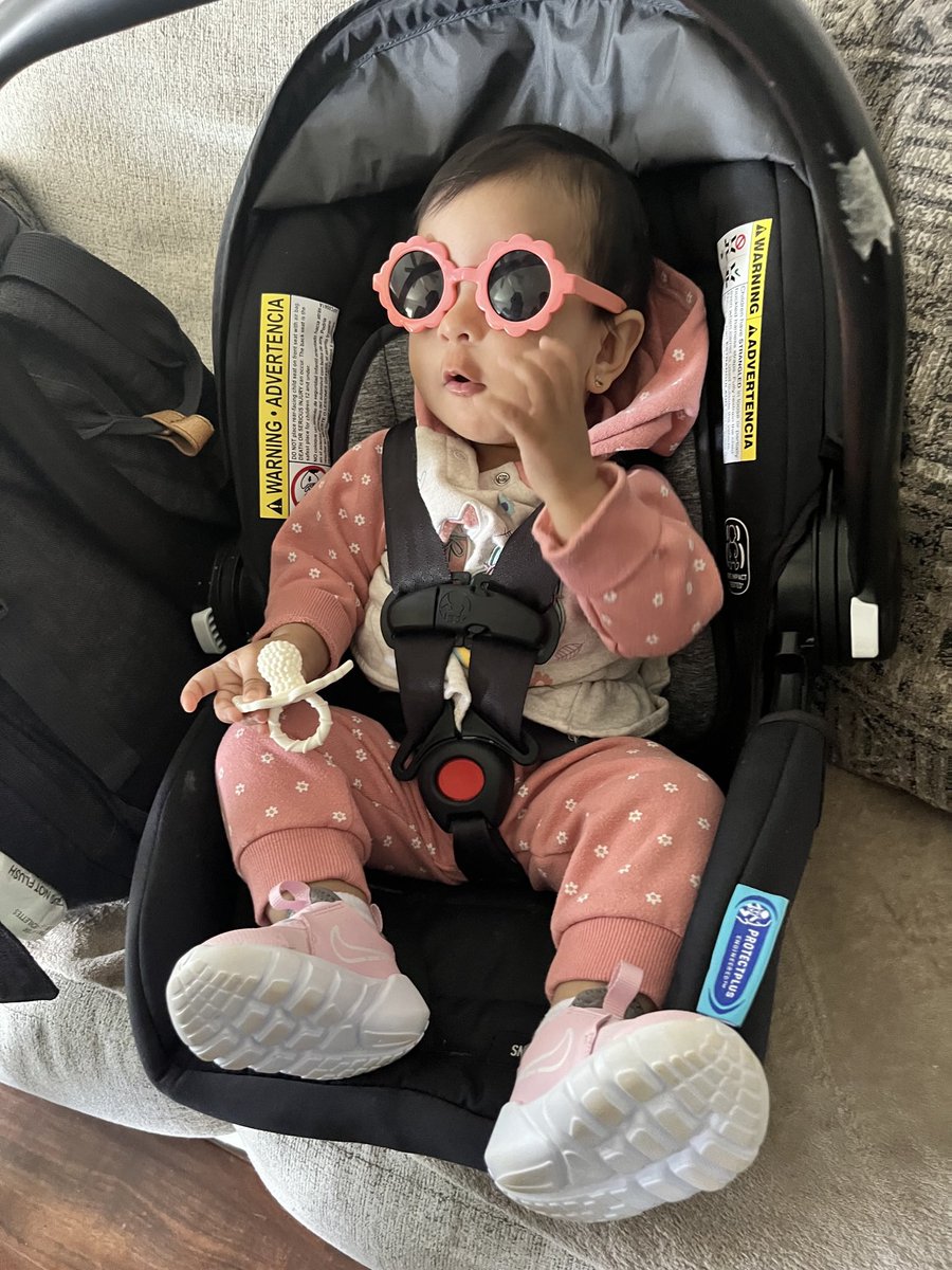 destinycochet's tweet photo. my sweet sweet little girl is 11 months and thinking about her turning 1 next month brings me to tears 😭😭 I love you so much my june bug https://t.co/zDEl9IcFpm