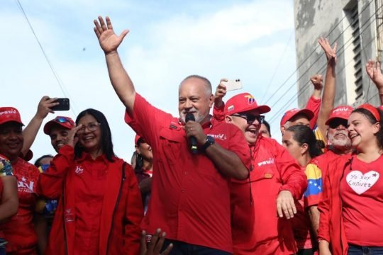 Diosdado Cabello: Si usted es de esta Revolución debe estar atendiendo al pueblo las 24 horas del día
tinyurl.com/3j6m7umm 


#IntegraciónTecnológica