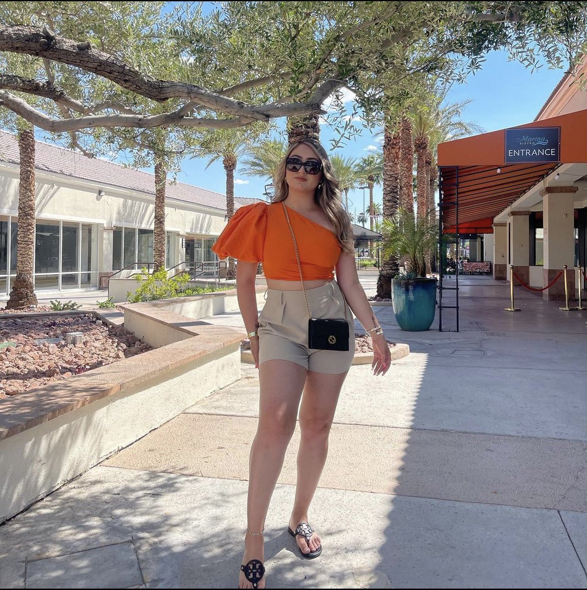 tiene una mirada linda 🌟