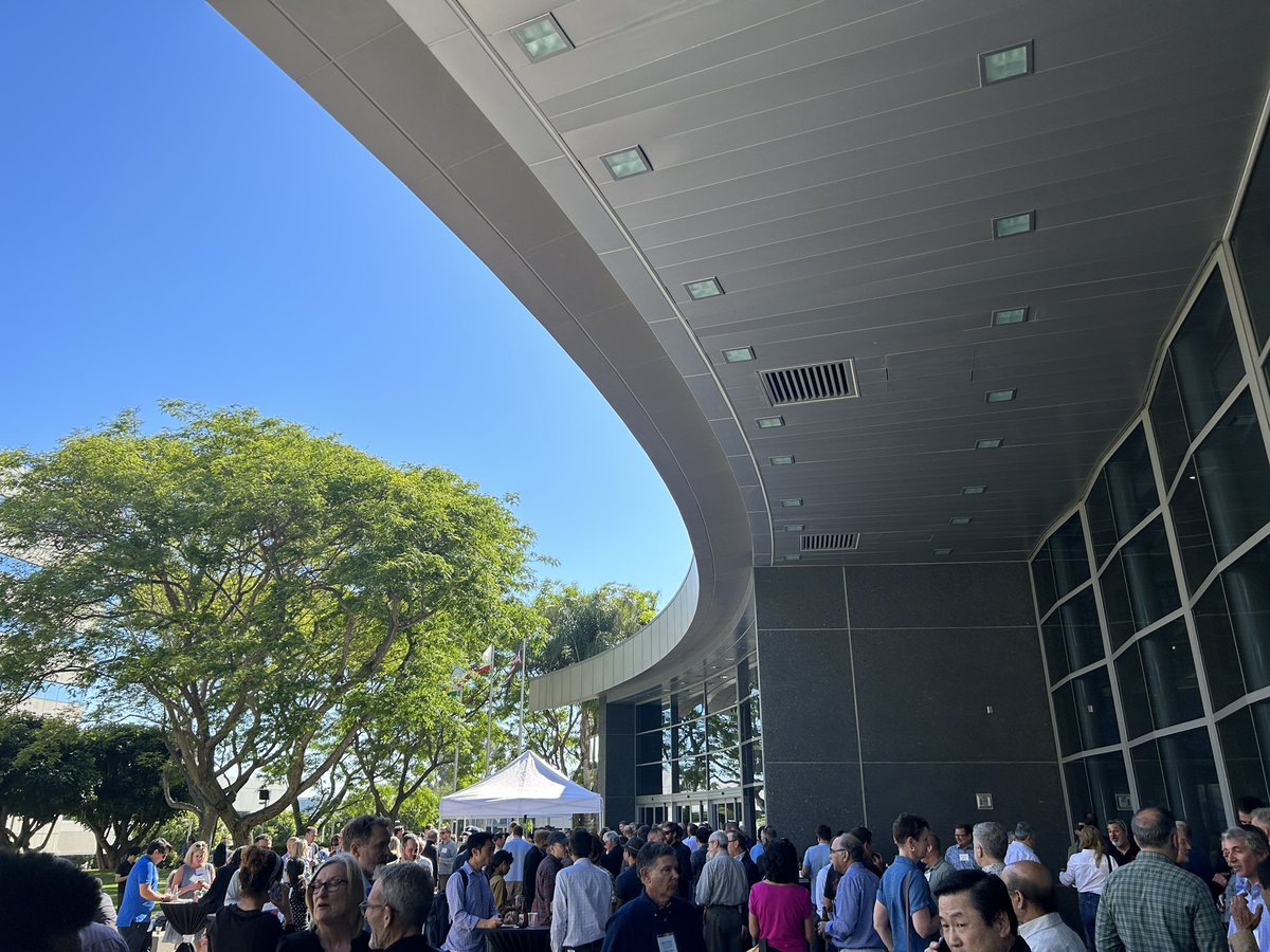 fredmgrier's tweet photo. Hundreds of tech and startup folks gather at @Qualcomm for @EvoNexus Demo Day.

San Diego is back 🔥 https://t.co/NuHqZkqjfi