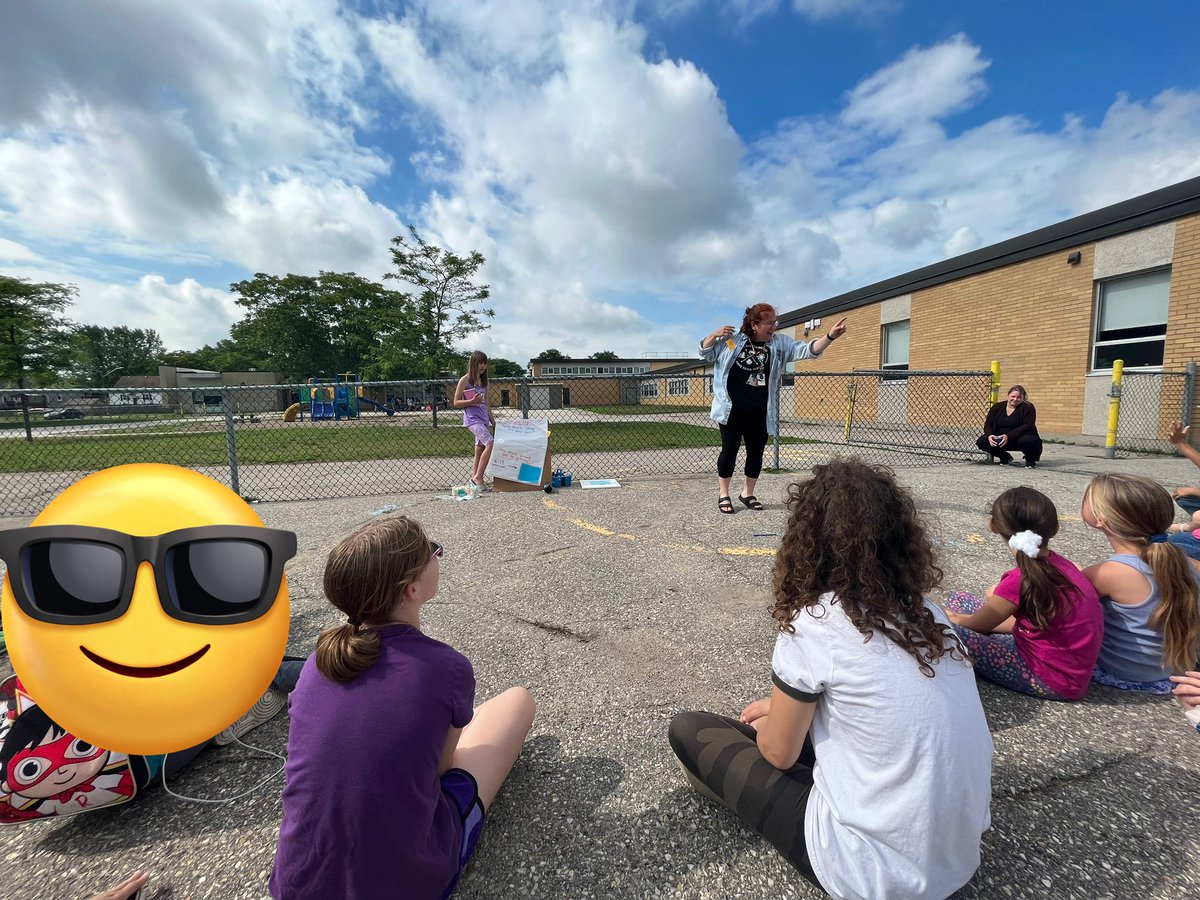 What a busy day here! Kids and staff had fun ‘Learning something new’ day, with their colour houses! And we celebrated our FI, SK🎓’s ! Bravo!
