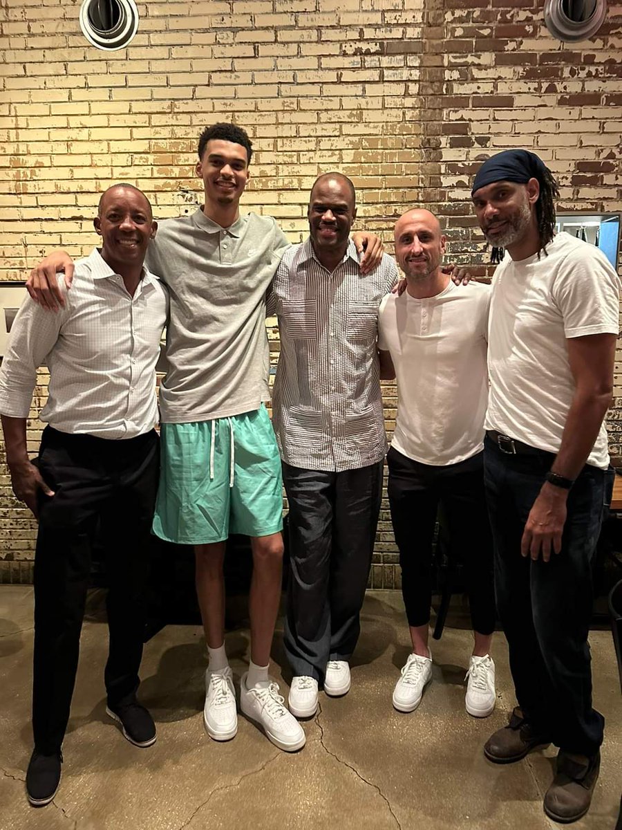 Josh810's tweet photo. "It's different here than 99% of teams. A lot of kids were flown into their cities, and this was not happening. They don't have legends still in town that want to take you under their wings. It's pretty cool." -@MichelleDBeadle https://t.co/khbMxNIlOK
