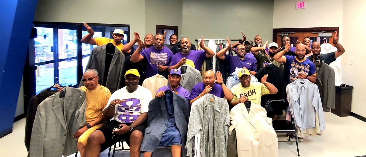 EastDallasQues's tweet image. #DaBruhz show up full force yesterday with suits &amp;amp; business attire to support @ugmdallas. #Service #9thD #QueDawgs