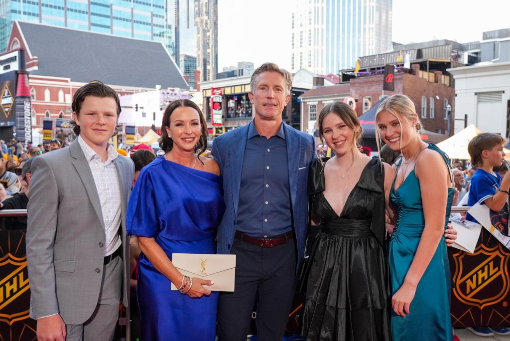 #SeaKraken meets the #NHLAwards Red Carpet 🤝