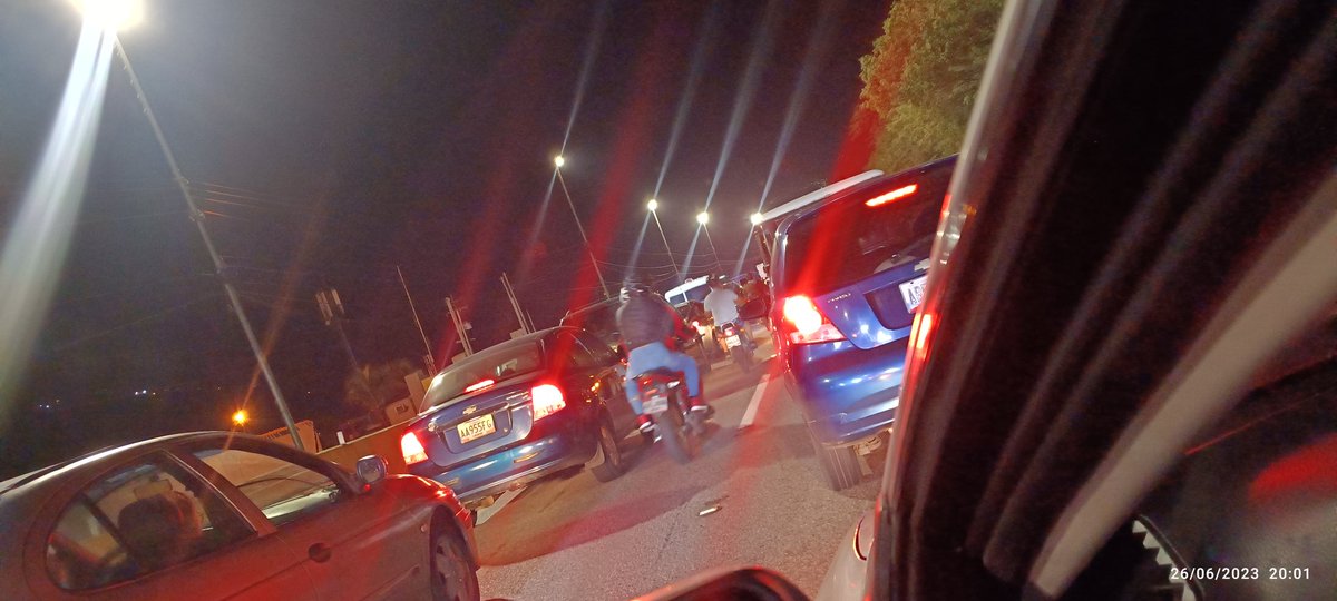 eesculpi's tweet photo. Cola bajando a la #guaira https://t.co/0qu04J7uEE