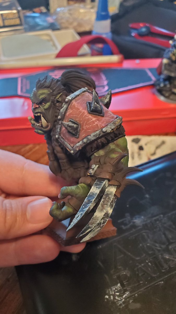 #HobbyStreak Day 385, got some work done on Zweitung Blutnagel's Claws! 
Model by @DaybreakMinis 
#Orcs #Orc #Bust #zweitungblutnagel #DaybreakMiniatures