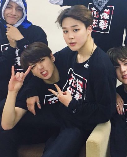 Dee ♡s Kookmin On Twitter The Way Jikook Took Turns Sitting In Each 