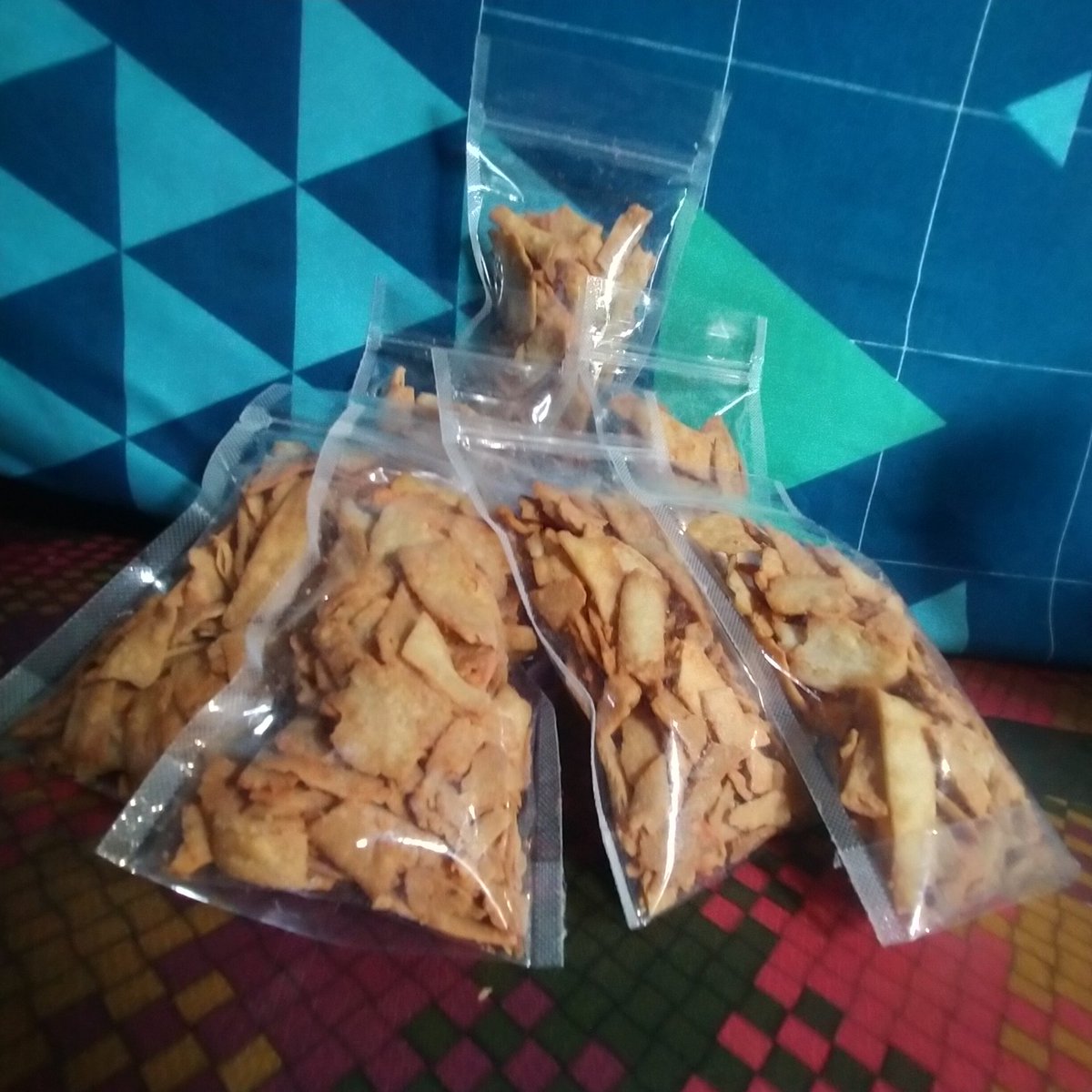 ynl532's tweet photo. @MrBeast @ColinandSamir hello MrBeast, I have a product that I want to develop.. a snack. would you lend capital. I have to pay off my debt to be able to develop this product. because of that I spend a month to repay my debt. and I don't have the capital to continue my product development.. https://t.co/UWaddNAF9w