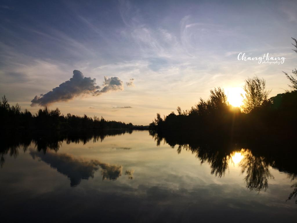 changhiang's tweet photo. #sunrise
#cloudmania
#reflections https://t.co/r5oZLVgAxs